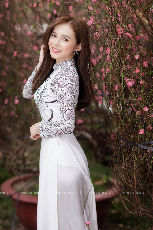 开云综合服务-_亲子同场：家庭成员参与网球运动的趣味故事_，关于网球的小故事